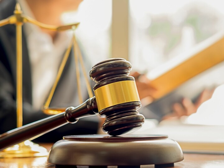 Незаконне звільнення працівника в суді