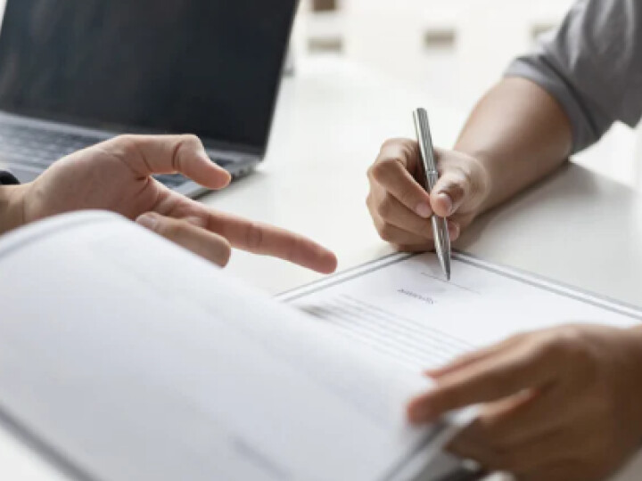 Зміни в угодах про роботи, виконувані поза трудовим договором