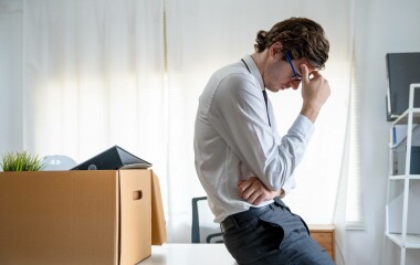 Neplatné okamžité zrušení pracovního poměru státního zaměstnance