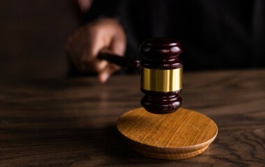 Rozsudek: neplatnost okamžitého zrušení pracovního poměru